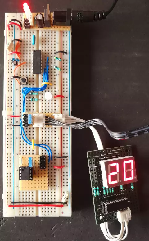 Montagem circuito lm75a, pic16f676, leds, eeprom